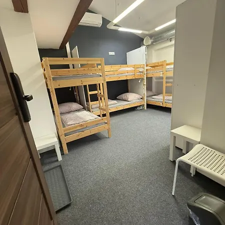 Girlstel - Girls Only Space Hostal *