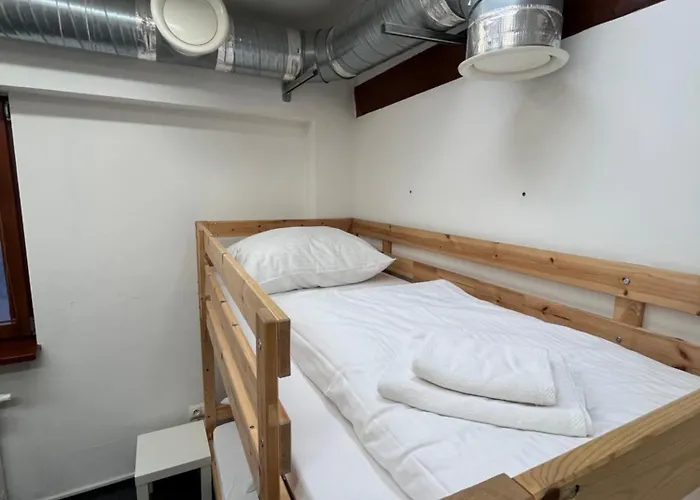 Girlstel - Girls Only Space 브로츠와프