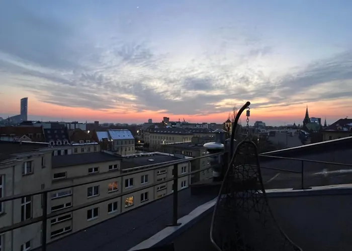 Girlstel - Girls Only Space * 브로츠와프