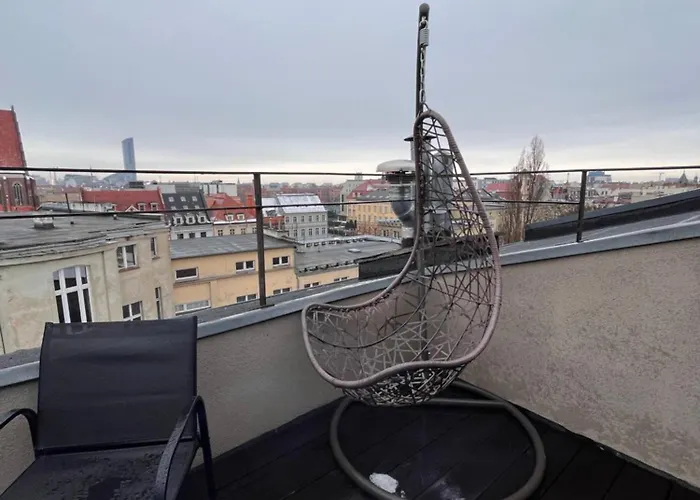 Girlstel - Girls Only Space * 브로츠와프