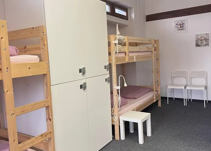 Girlstel - Girls Only Space *