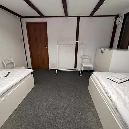 Girlstel - Girls Only Space * Βρότσλαβ