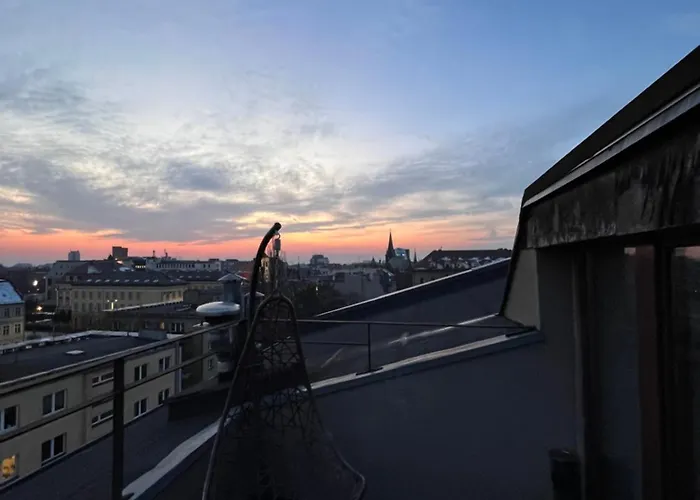 Girlstel - Girls Only Space *