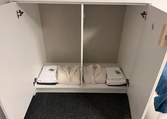 Girlstel - Girls Only Space *